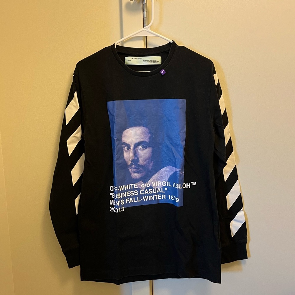 Off White sweatshirt with long sleeves